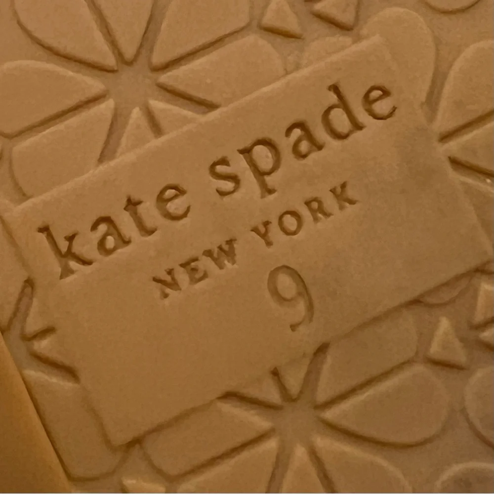 Kate Spade New York Piazza Patent Leather Coral Rose T Strap Sandals Women’s 9 - Picture 12 of 13